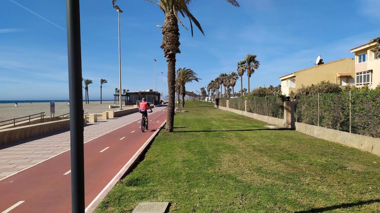 Atractivo Apartamento En La Playa Con Parking Roquetas de Mar Zewnętrze zdjęcie